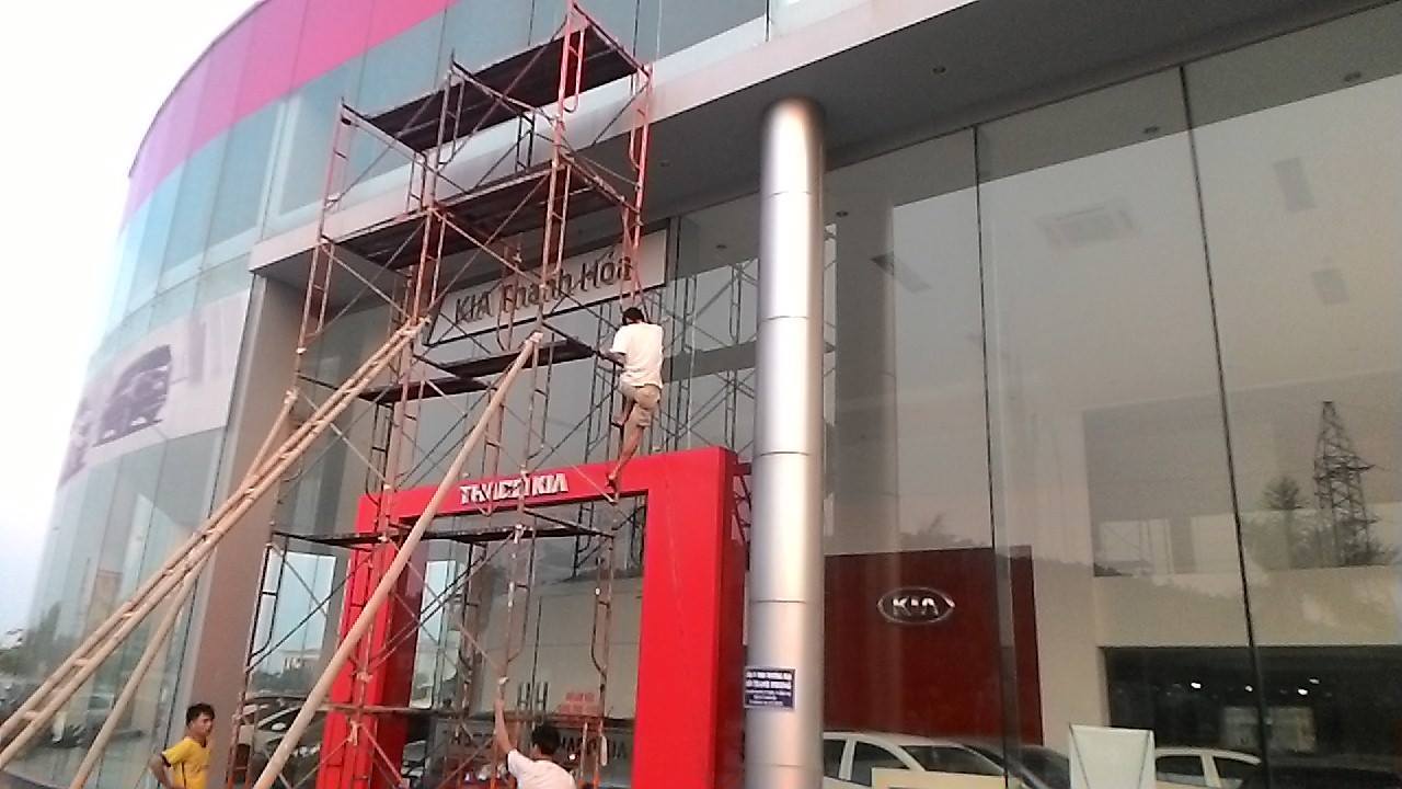 Vệ sinh showroom ô tô KIA Thanh Hóa